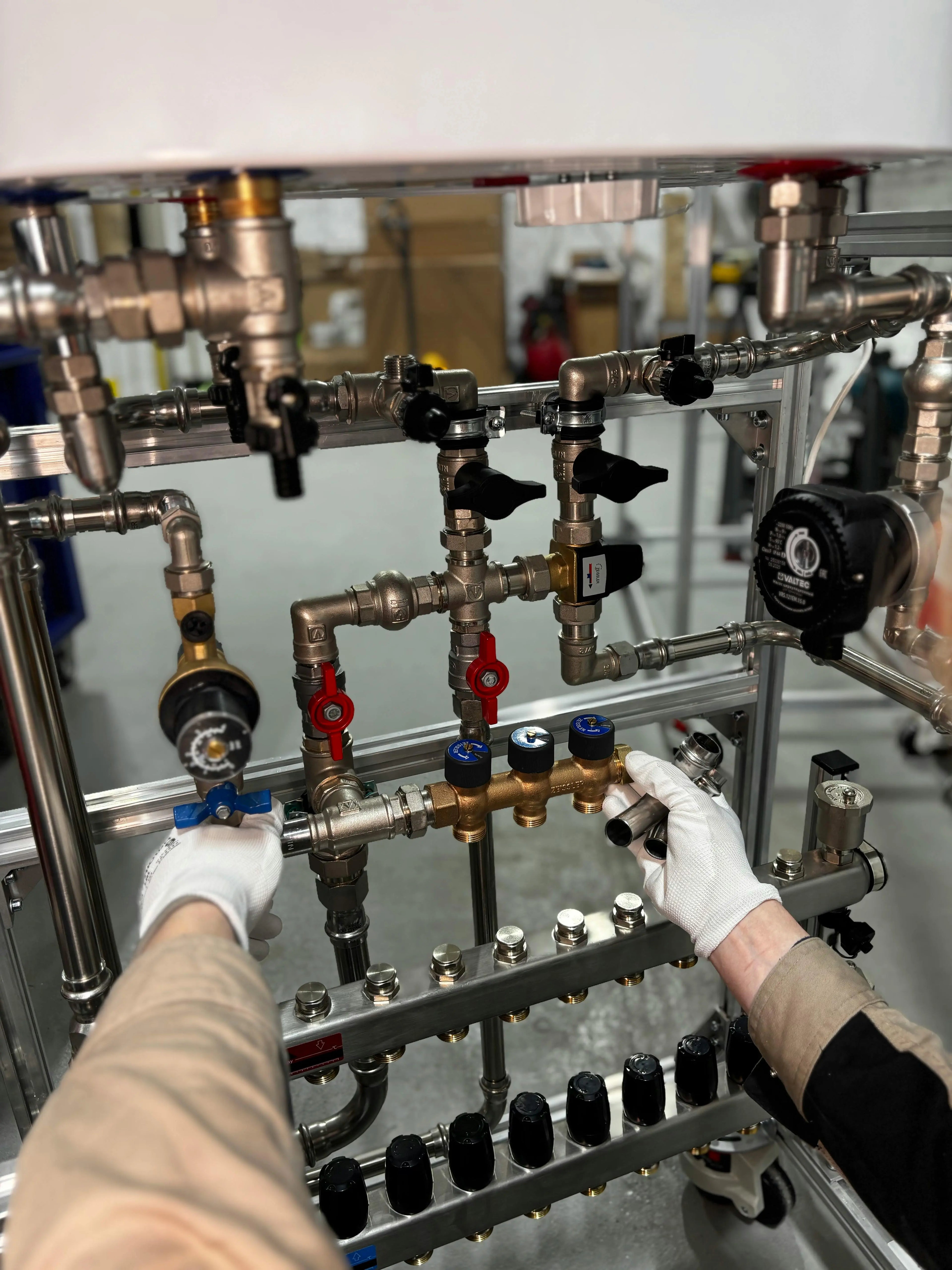 Pourquoi-mon-chauffe-eau-consomme-trop-Guide-pour-détecter-les-fuites-d-eau Solunergis