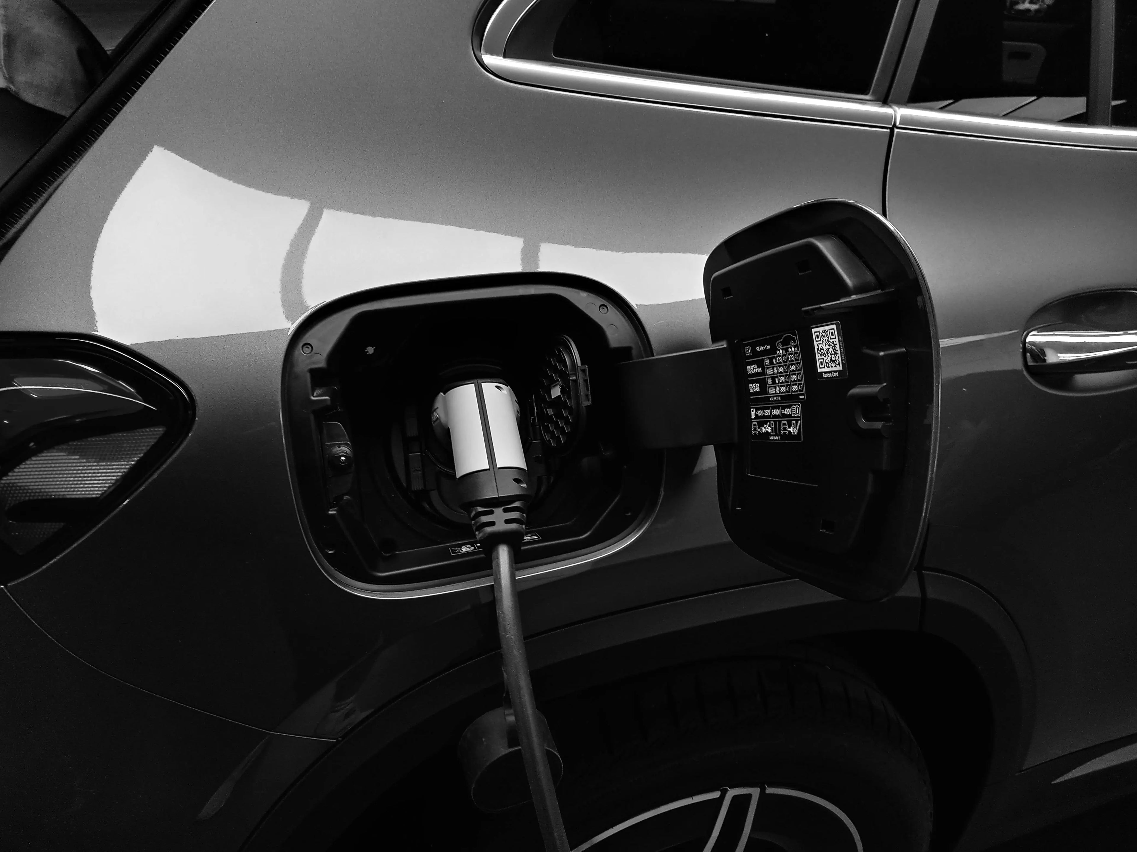 Bornes-de-recharge-mobilité-électrique-avantages-et-inconvénients-clés Solunergis